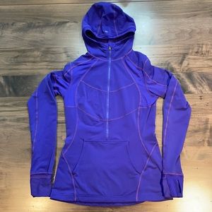 Lulu long sleeve 1/2 zip running hoodie - in excellent condition!